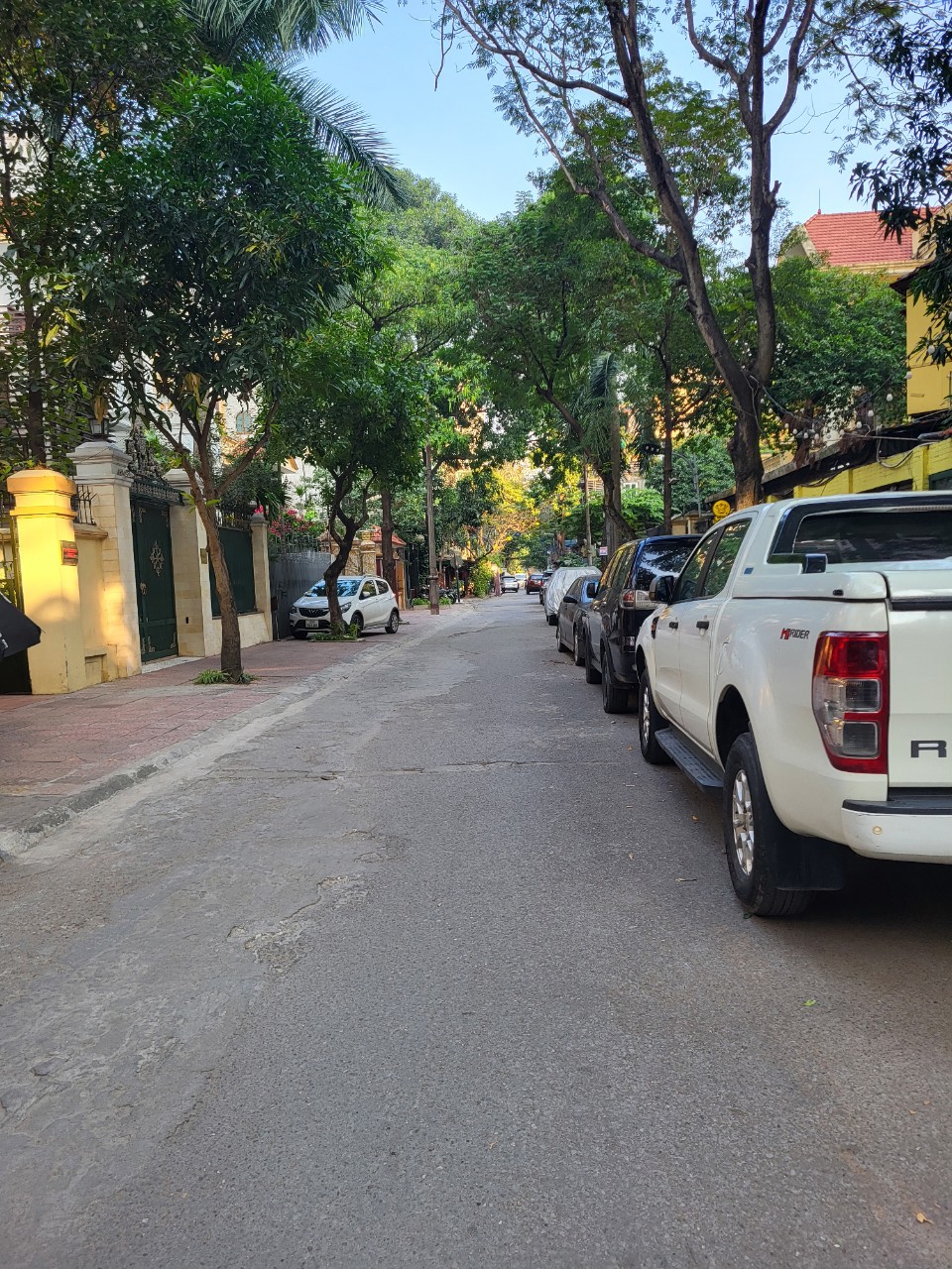 Bán biệt thự KĐT Dịch Vọng, 270m2, view vườn hoa Công viên Cầu Giấy, 74 tỷ