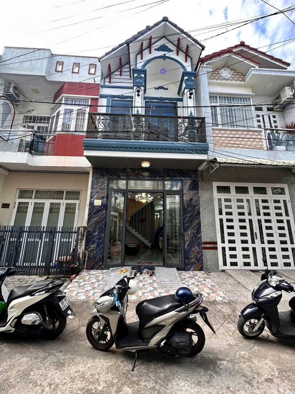 Cho thuê nhà mặt tiền B9 KDC 91B, Cần Thơ: 4x16m, 1 trệt 1 lầu, full nội thất, 12 triệu/tháng