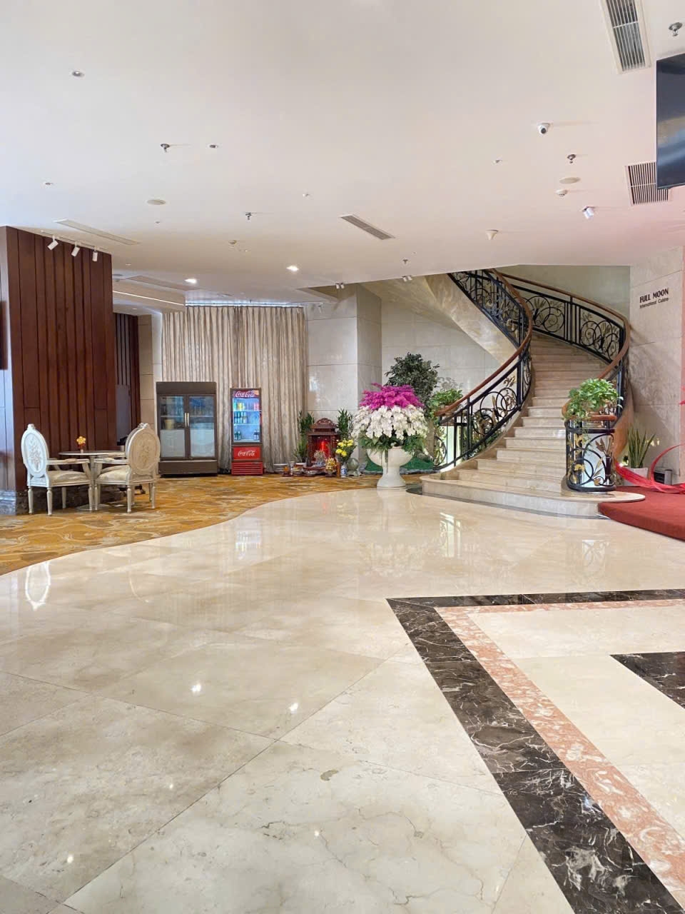 Bán khách sạn 4 sao Đội Cấn, Hà Nội - 2250m2, 1000 tỷ, 100 tỷ doanh thu/năm