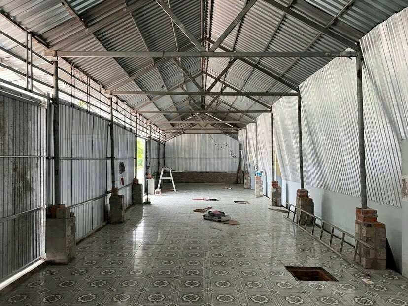 Cho thuê kho 105m2 mặt tiền Nguyễn Văn Linh, Cần Thơ giá chỉ 7 triệu/tháng, lộ 6m, vỉa hè rộng