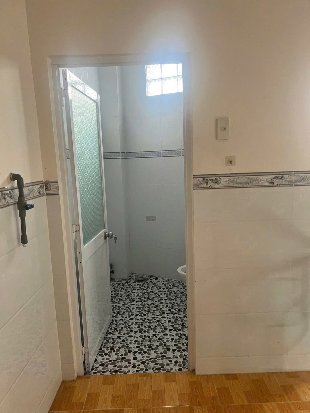 Cho thuê nhà trệt lửng 165m2, 2PN, hẻm 78 Lê Anh Xuân, Cần Thơ. Lộ 4m, ôtô đậu cửa, giá 7 triệu/tháng.