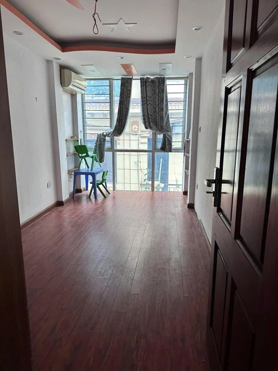 Cho thuê nhà 5 tầng Nguyễn Phong Sắc, Cầu Giấy - 32m2, 3PN, ô tô vào cửa, 13tr/tháng