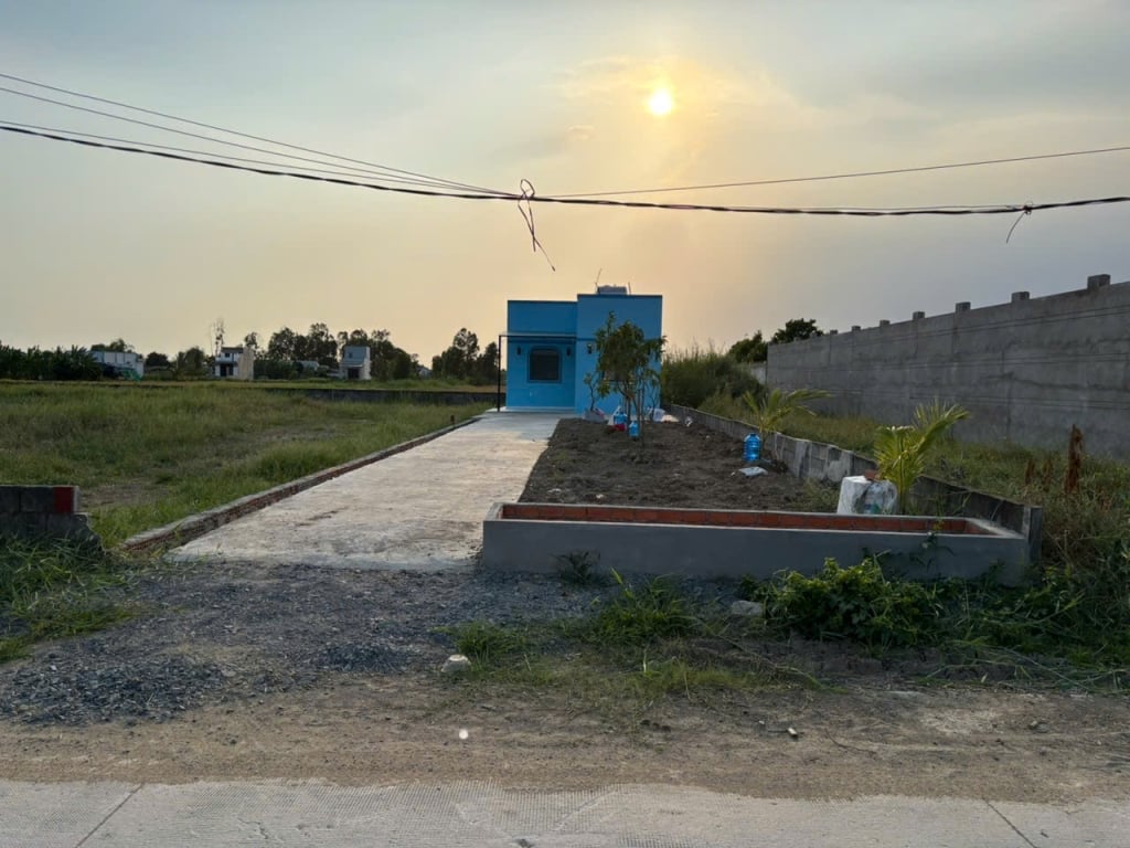 Chủ cần bán gấp nhà vườn 351m2 mt đường 7m xã tân lân giá rẻ 2 tỏi 7