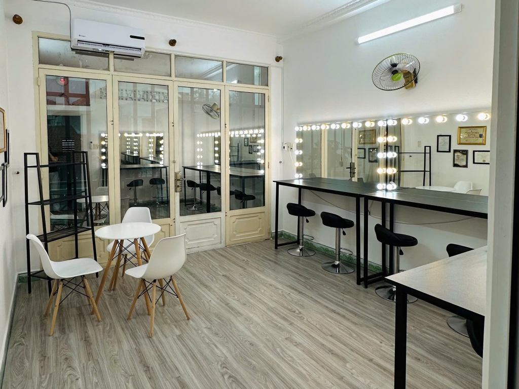 Cho thuê nhà nguyên căn 130m2, 4PN Q7 gần KCX Tân Thuận, giá 15tr/tháng, có sân thượng