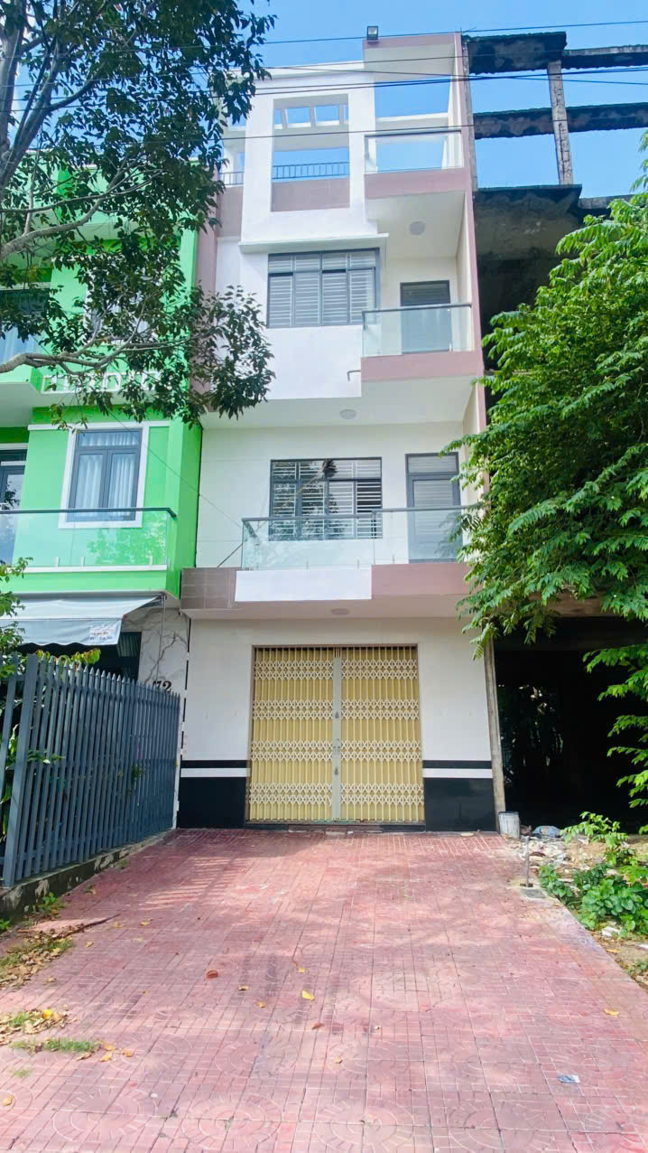 Nhà trệt 3 lầu KDC 586, Cần Thơ: Kinh doanh sầm uất, giá 8 triệu/tháng