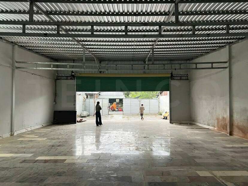 Cho thuê kho 165m2, sân rộng 297m2, mặt tiền Chí Sinh, Cần Thơ, gần cảng Cái Cui, có điện 3 pha, giá 15 triệu/tháng