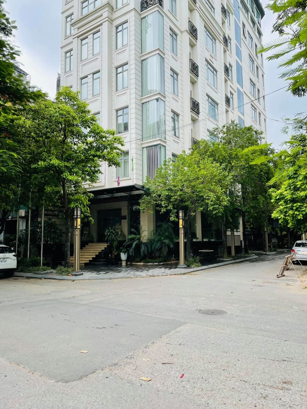Khách sạn 3 sao VIP Nguyễn Khánh Toàn 300m2, 80 phòng, 320 tỷ - Cơ hội đầu tư sinh lời vàng