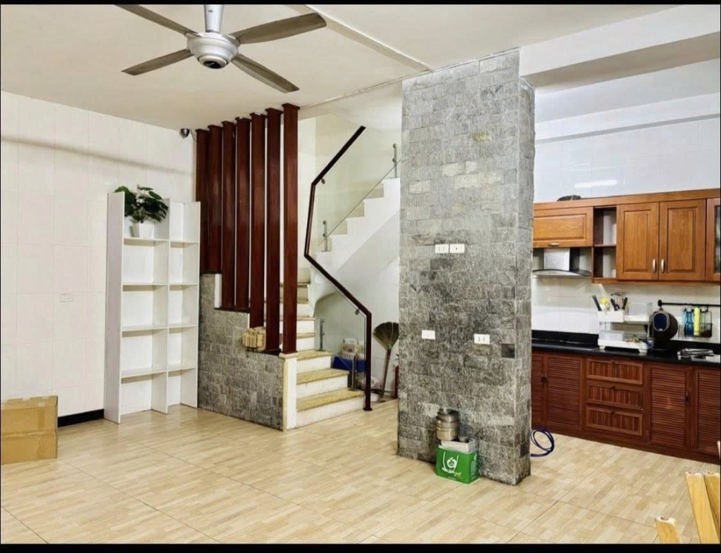 Nhà 4 tầng, 60m2, ngõ 133 Nguyễn Trãi, ô tô đỗ, 15tr/tháng